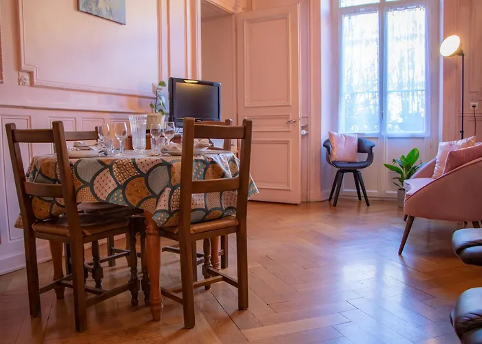 Plein Centre, 42m Au Calme Avec Balcon Et Wifi * Aix-les-Bains